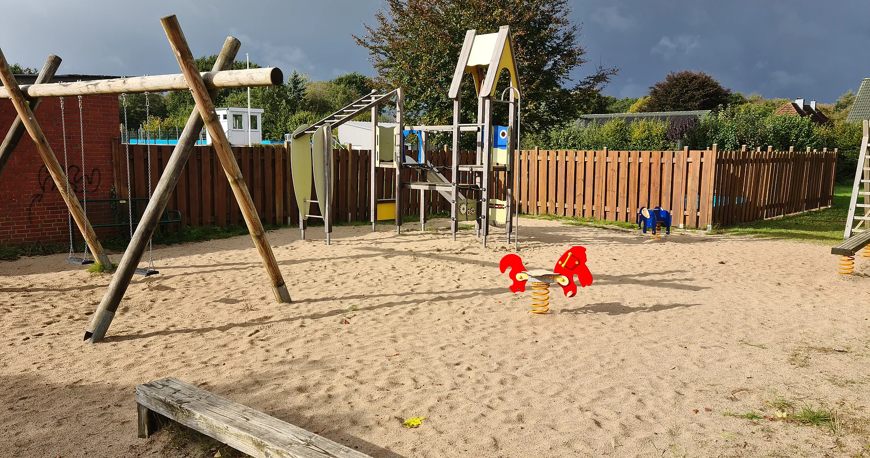 Gesamtblick auf den Spielplatz Elsdorf